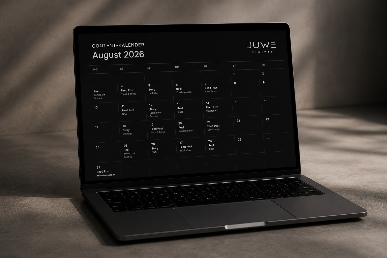 Laptop mit digitalem Content-Kalender für August 2026